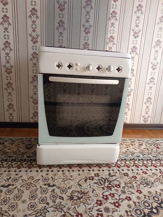 Газовая плита в хорошем состоянии