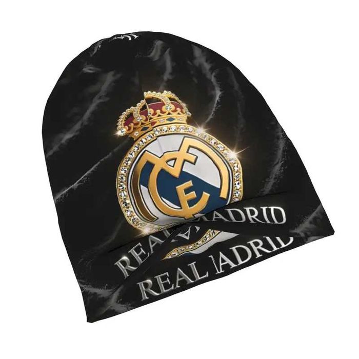 Caciula călduroasă RealMadrid pentru fani