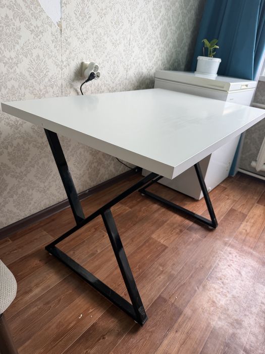 Продам стол 110х70
