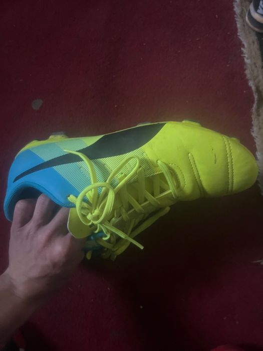 Vând Crampaone de fotbal