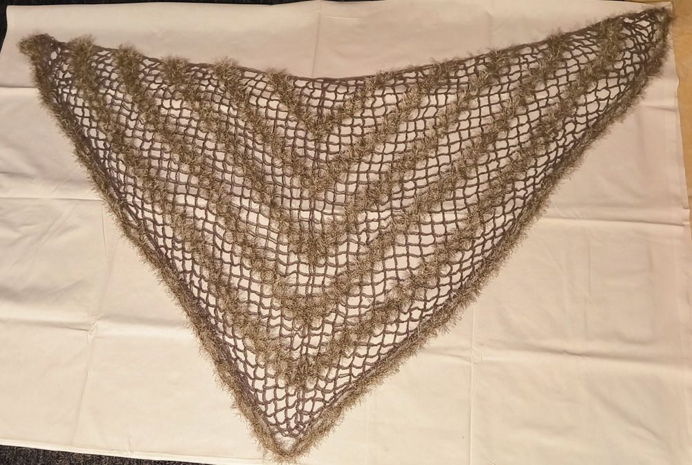 Шаль, вязанная крючком