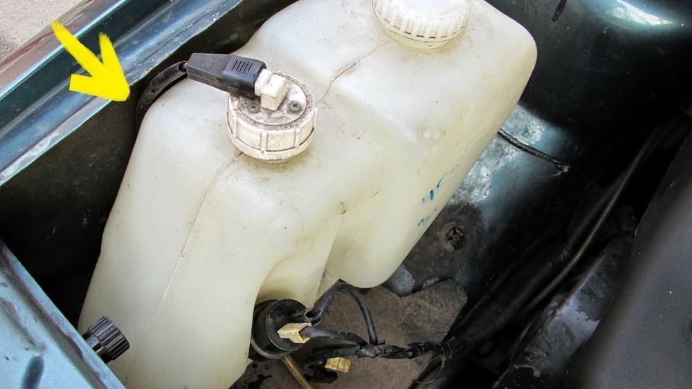 Как выглядит бачок омывателя в машине Как выглядит бачок омывателя в машине