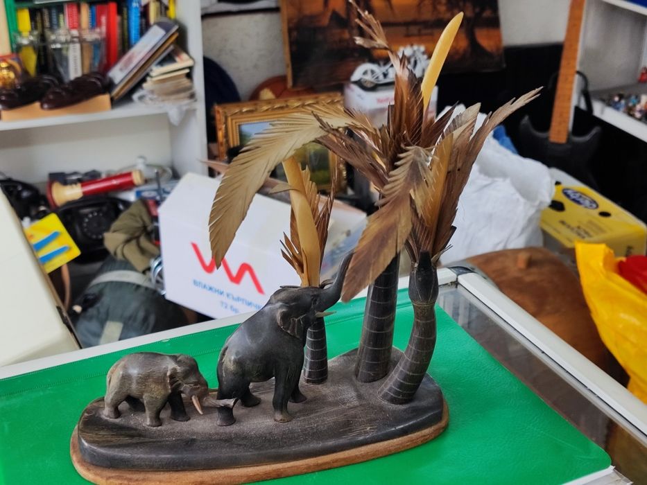 Статуетка от кост рог слончета слон