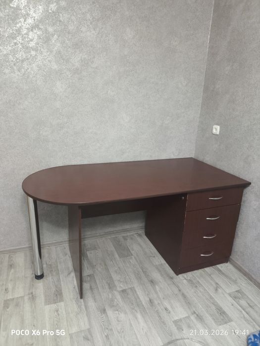 Стол письменный с ящиками