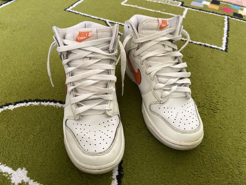 Nike Dunk High.