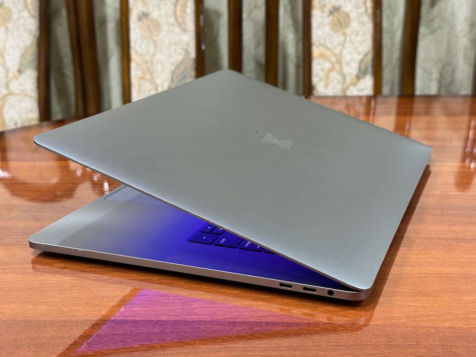 Apple Macbook Pro 15 inch 16 RAM 2Tb SSD Intel Core i7