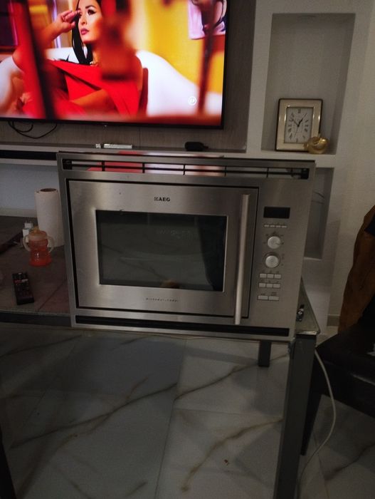 cuptor microunde AEG