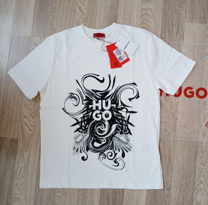 Hugo Boss тениски в бял вариант - ТОП модел за сезона ! ! !