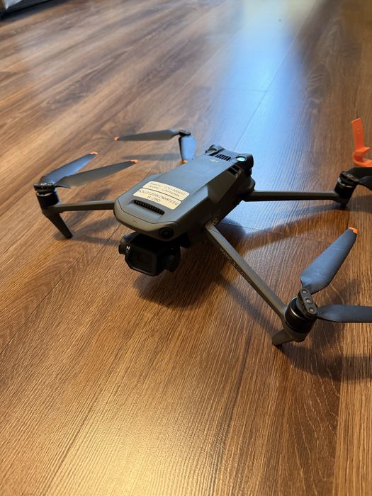 Vand sau Schimb Dji mavic 3 clasic cu 2 acumulatori 15 19 cicluri