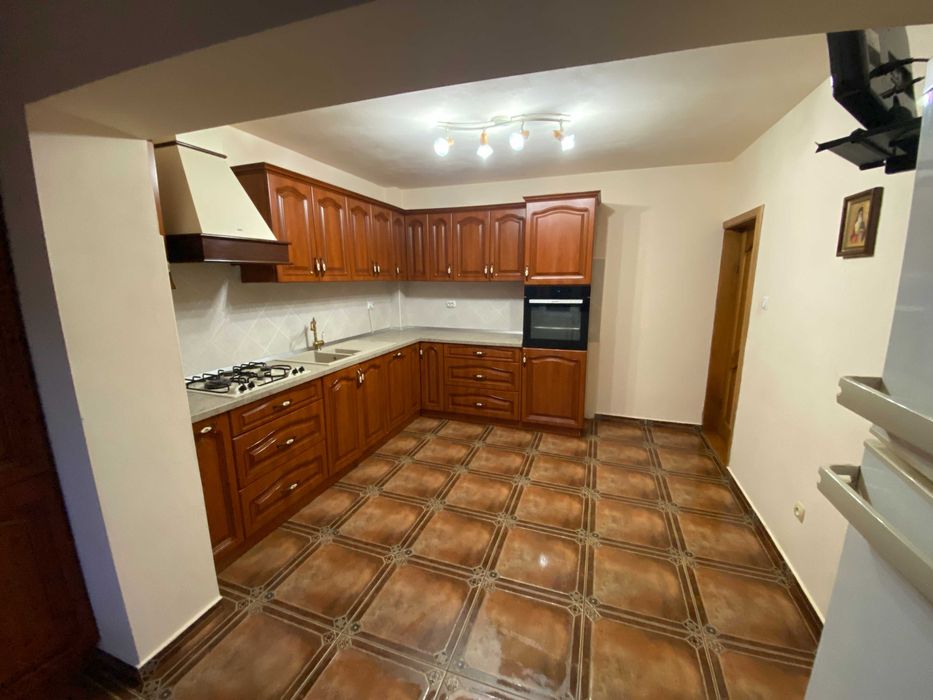 Casa de vanzare , inchiriere