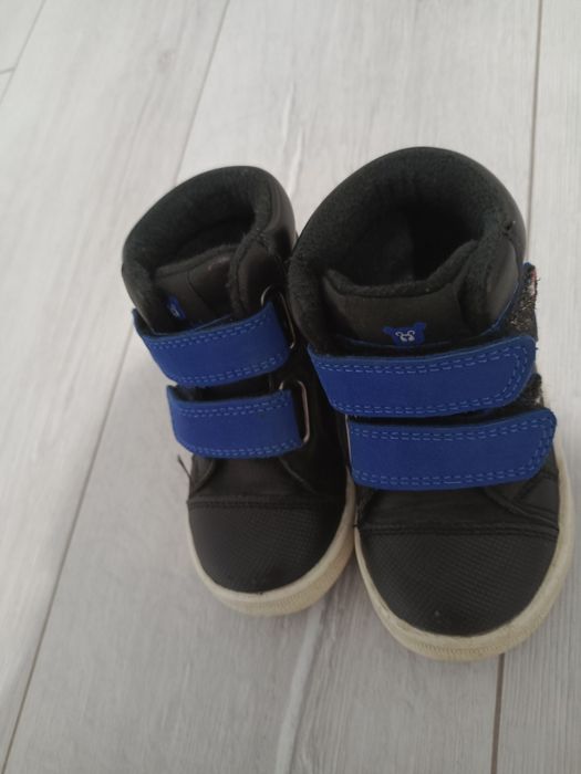 Продам ботинки черного цвета