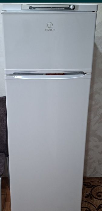 Продам холодильник марки Indesit