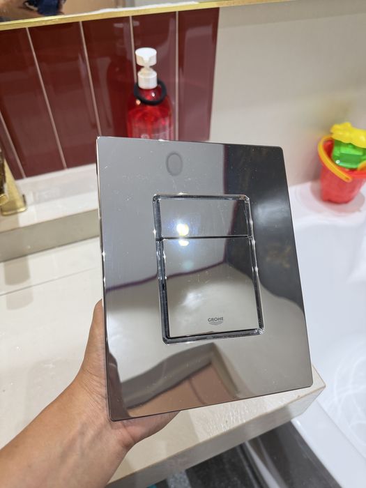 Продам кнопку слива на унитаз Grohe