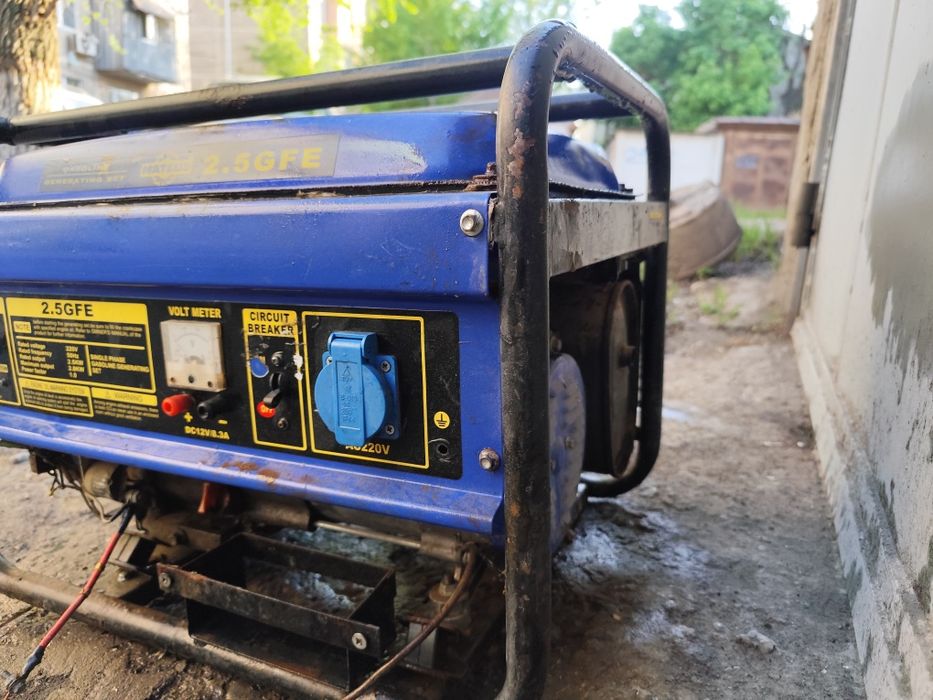 Бензиновый генератор.