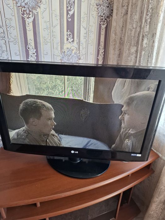 Телевизор LG в хорошем состоянии