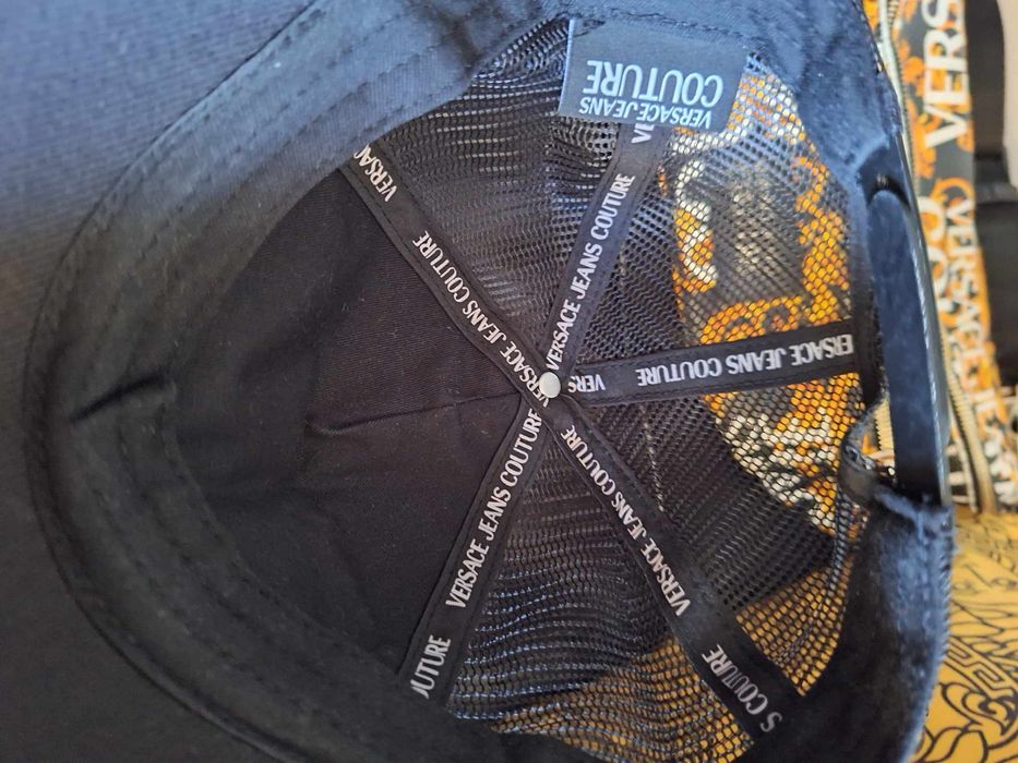 Шапки на Versace