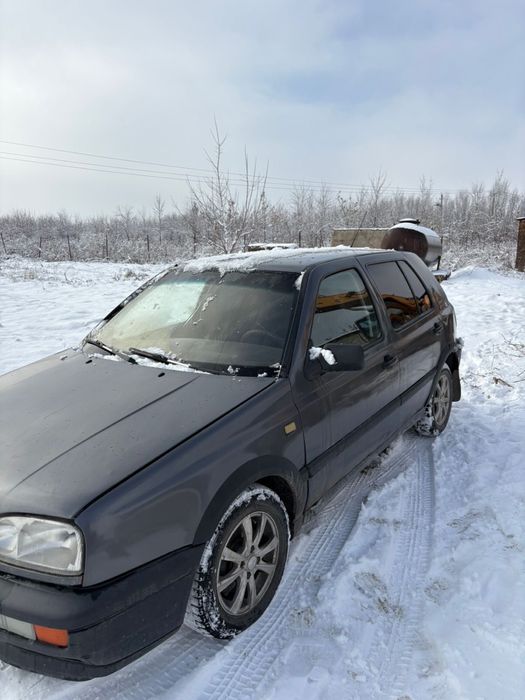Volkswagen Golf серый