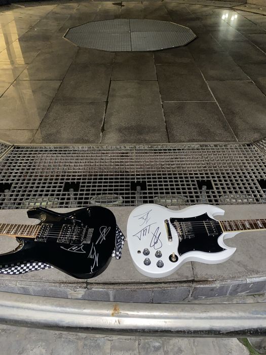 CORT X CUSTOM с автографами группы КИНО