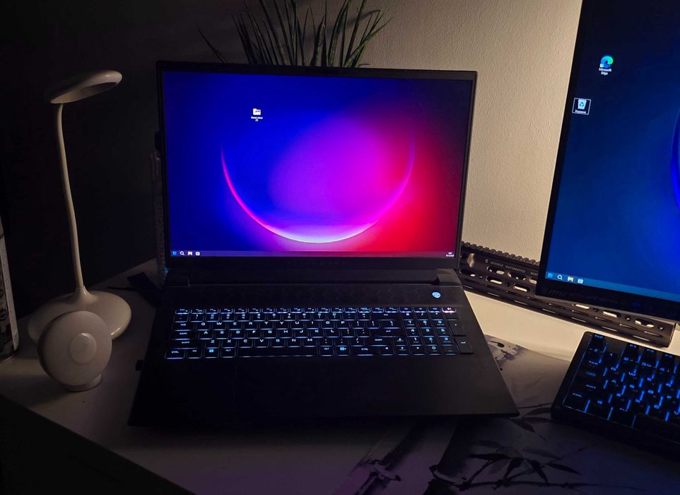 Dell Alienware m18 R1 (AMD)