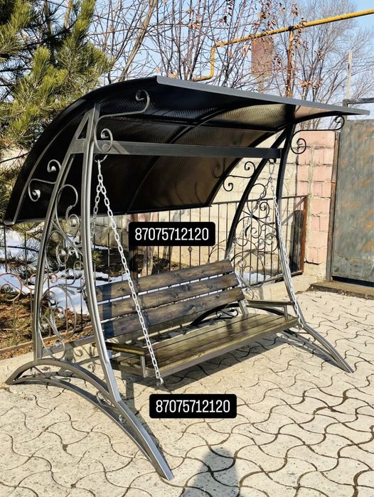 Качели с кованными элементами