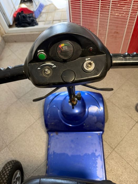 Scuter electric albastru