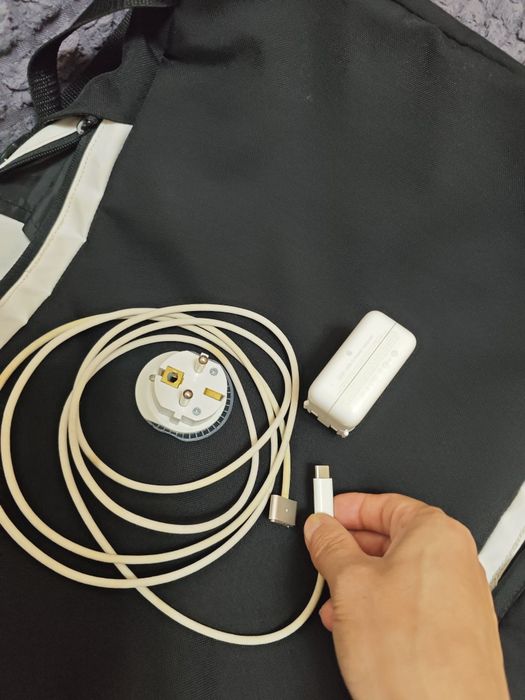 MacBook air оригинал 100% полный комплект зарядка