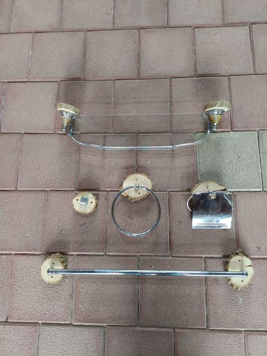 Accesorii baie negre și arginti