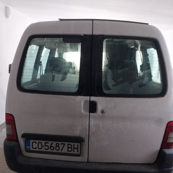 Продавам автомобила