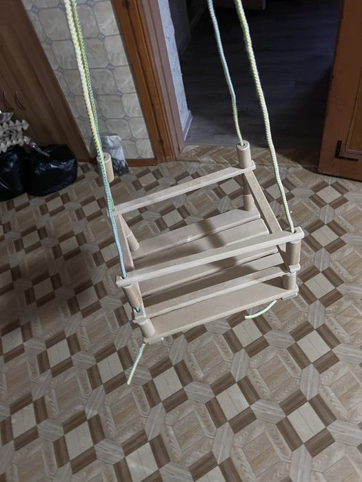Детская деревяная качеля
