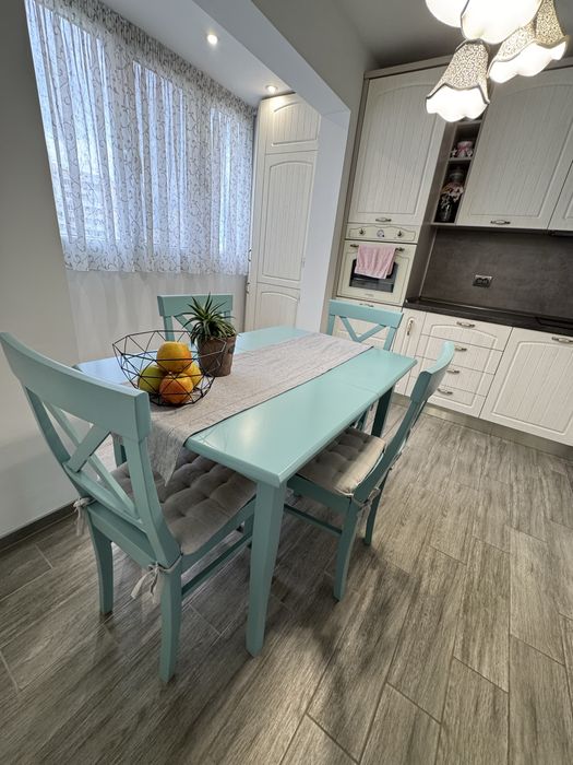 Разтегателна трапезарна маса с 4 стола