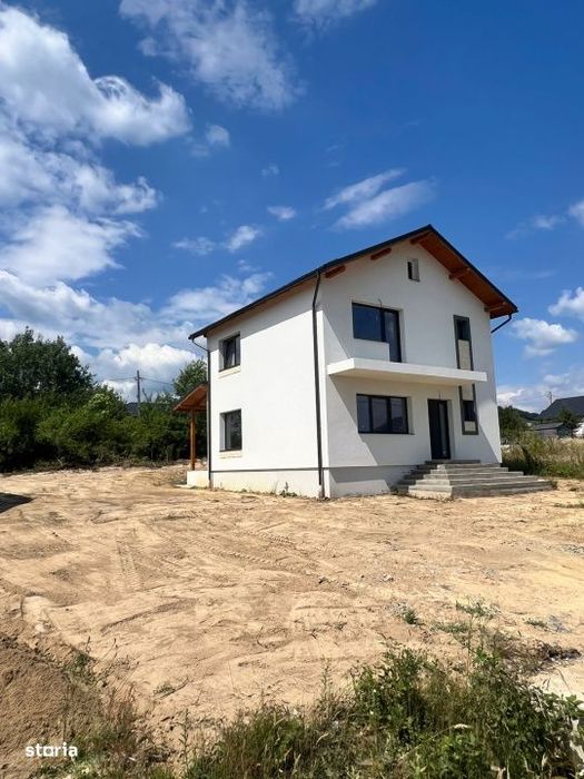Casa noua, design modern, teren 500 mp – liniste aproape de Baia Mar
