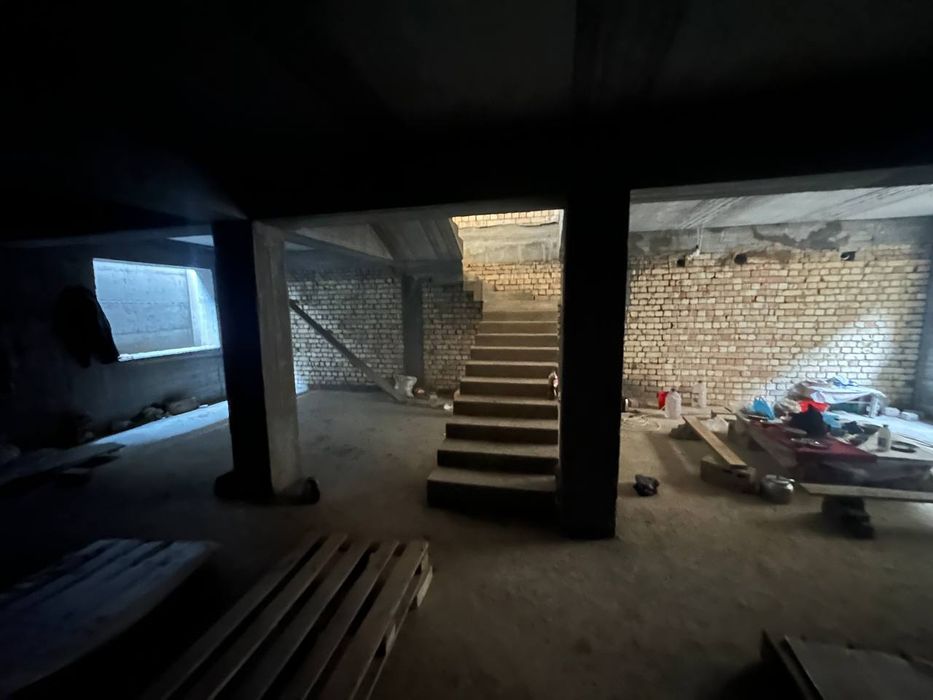 Eshonguzar bekbaraka dom orqasida ikki sotik uch qavat karobka