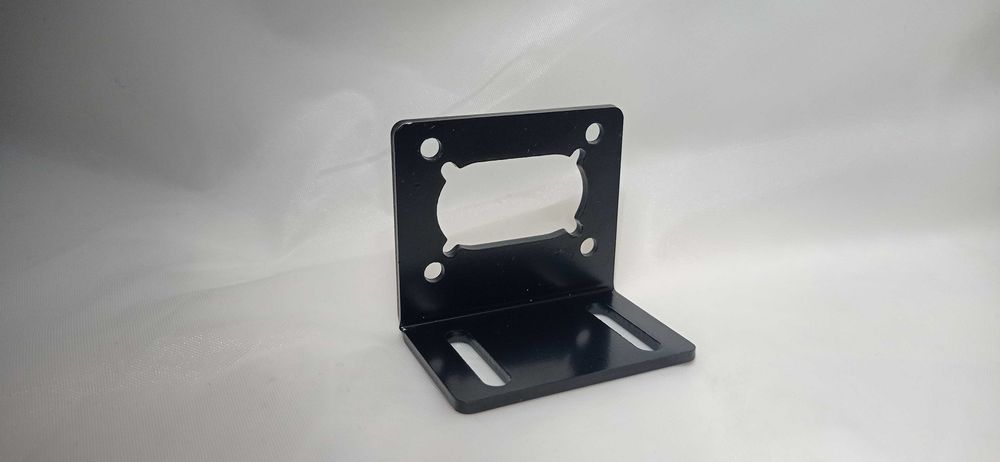 Продам моторчик шаговый с кронштейном