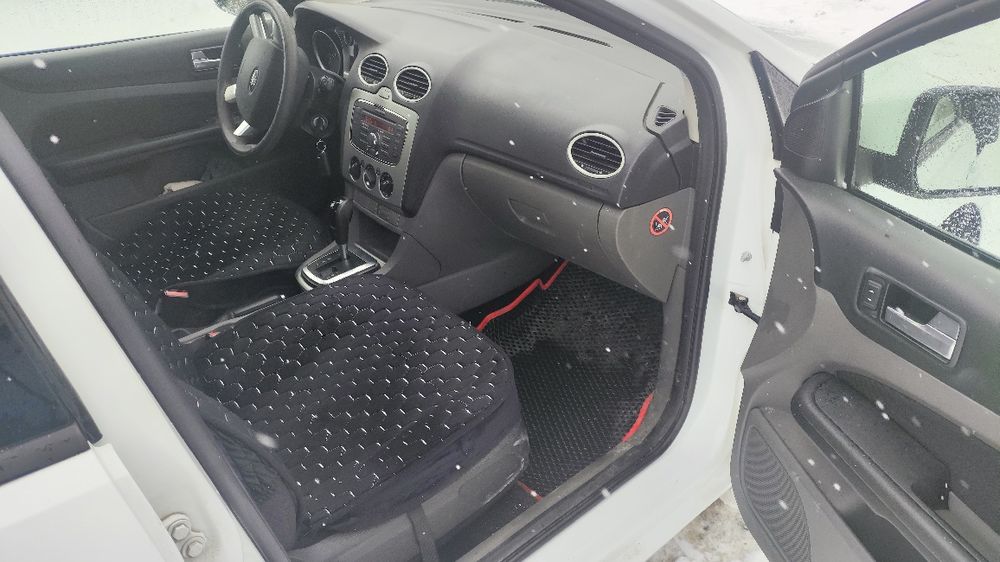 Ford Focus 2011 седан