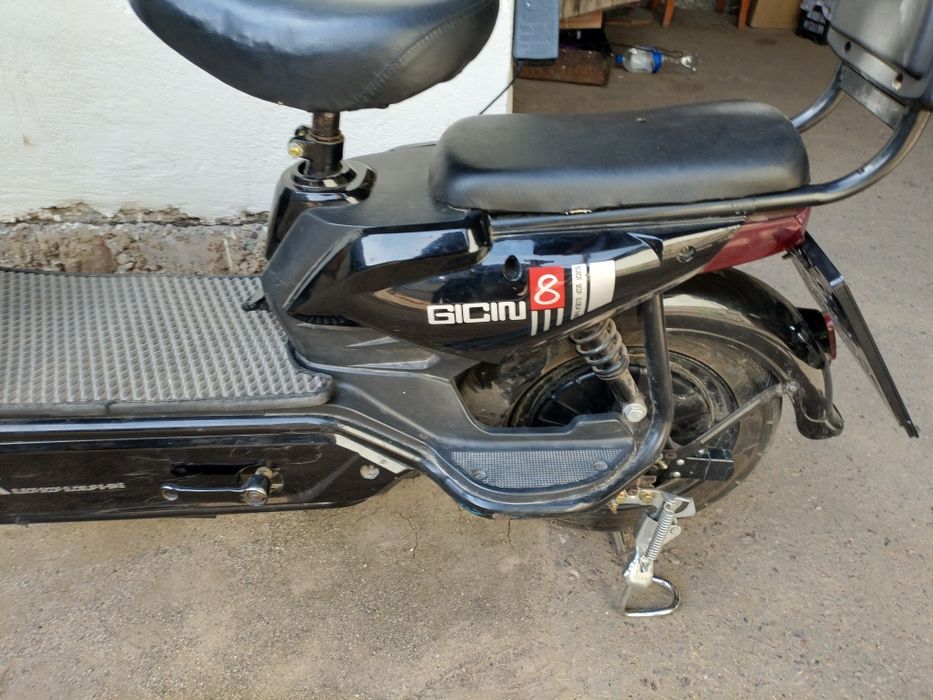 Продам электро скутер ск8