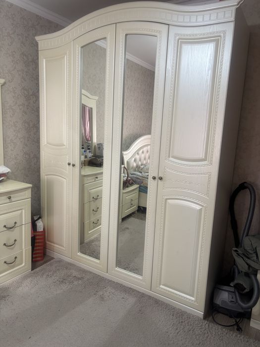 Спальный гарнитур