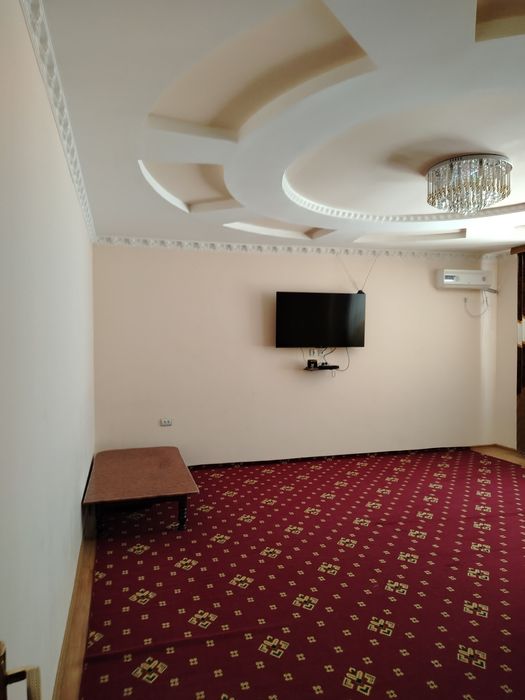 Шахар марказида 4 этажли уйни 4-этажида 4 хонали квартира сотилади.