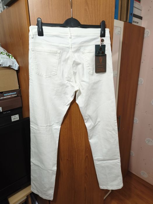 Pantaloni/Blugi Albi Berwich de Calitate Premium - Ideal Smart Casual