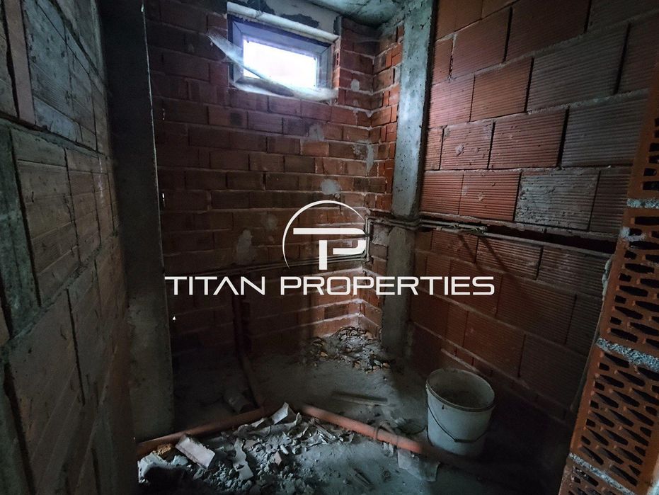 Продава се Тристаен апартамент в Пловдив, Южен - 85 кв.м за 636 €/кв.м - Снимка #1