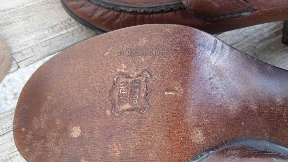 Колекция от ръчно правени и от лимитирана серия италиански обувки