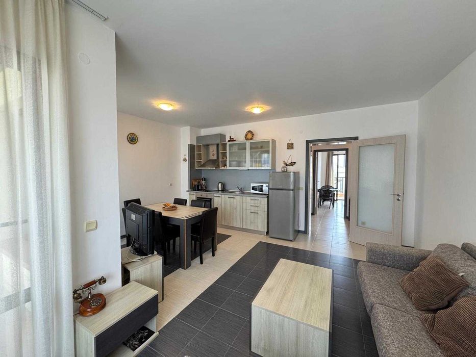 Продава се Тристаен апартамент в Черноморец - 85 кв.м за 780 €/кв.м - Снимка #3