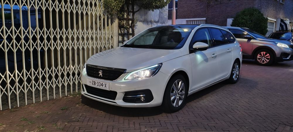 Vand/Schimb   Peugeot 308 sw T 111PK, ALB PERLAT, euro 6 , 2019. Înm RO.
