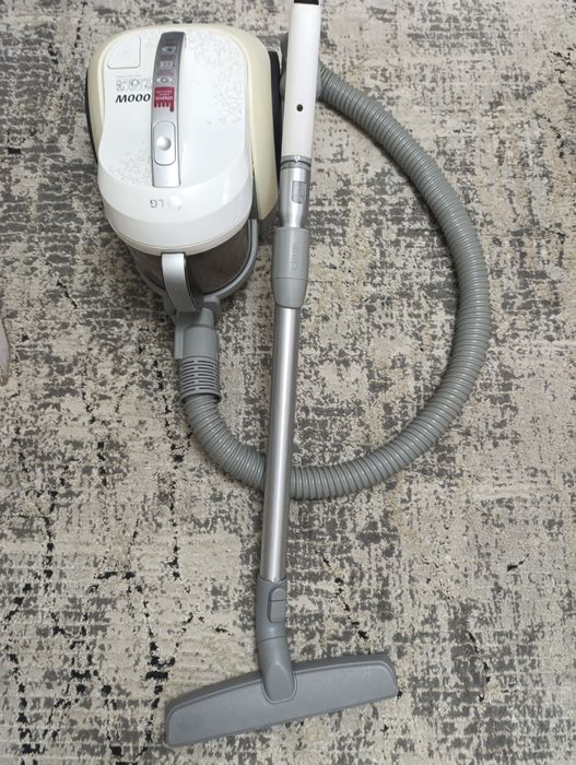 Пылесосы в отличном состоянии.. ручное управление .вентилятр