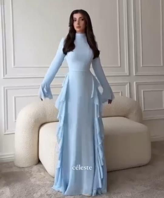 Платье новое вообше не одевала срочно продаю без возврата