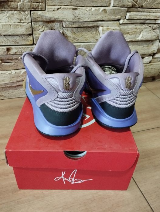 Продавам Nike Kyrie 8