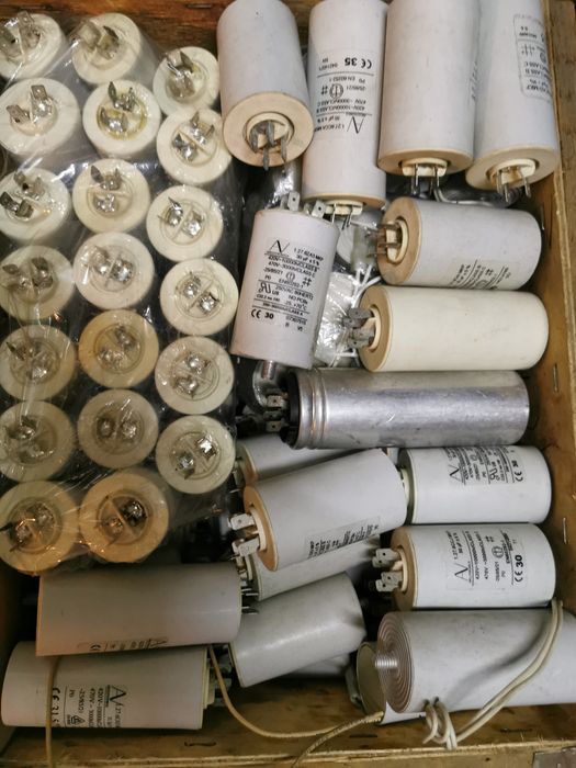 Kондензатори работни от 2 до 5 лв.