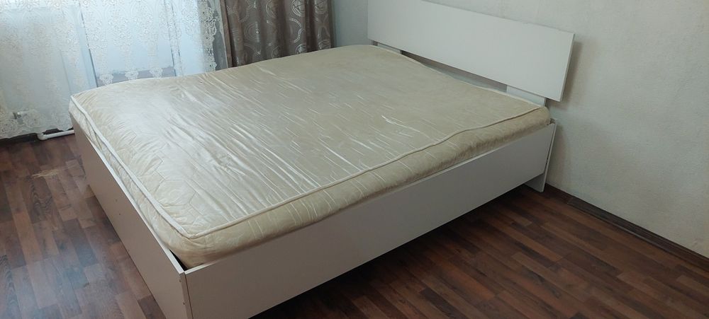 Продаю двуспальную кровать