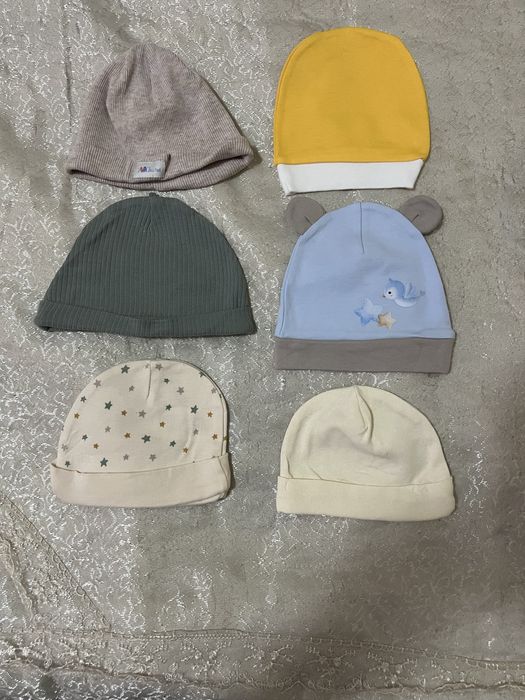 Бебешки шапки за новородено