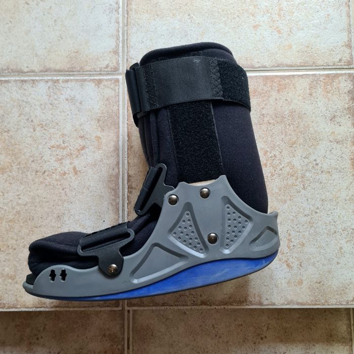 Gheată ortopedică walker mărimea L – stare excelentă – Ramnicu Vâlcea