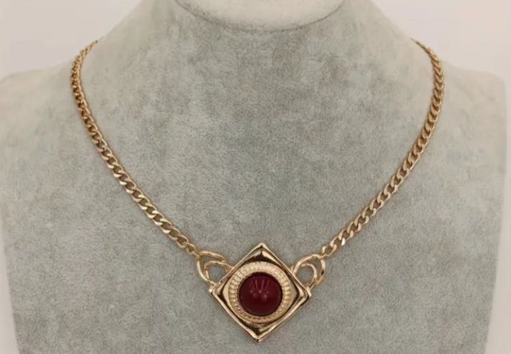 Продам женское ожерелье